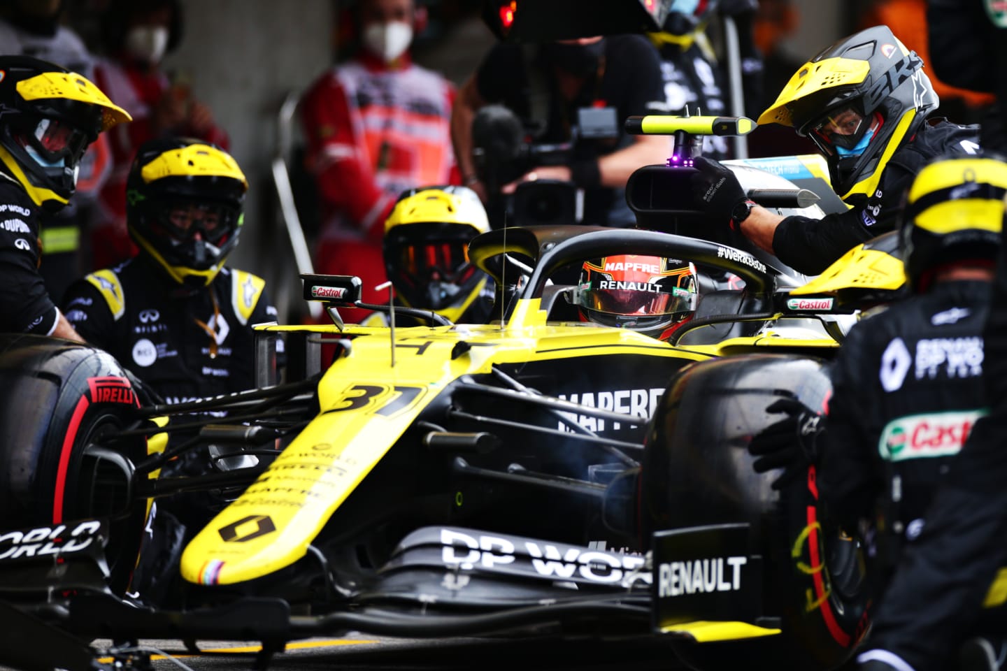 PORTIMAO, PORTUGAL - OCTOBER 25: Esteban Ocon of France driving the (31) Renault Sport Formula One Team RS20 makes a pitstop during the F1 Grand Prix of Portugal at Autodromo Internacional do Algarve on October 25, 2020 in Portimao, Portugal. (Photo by Peter Fox/Getty Images)