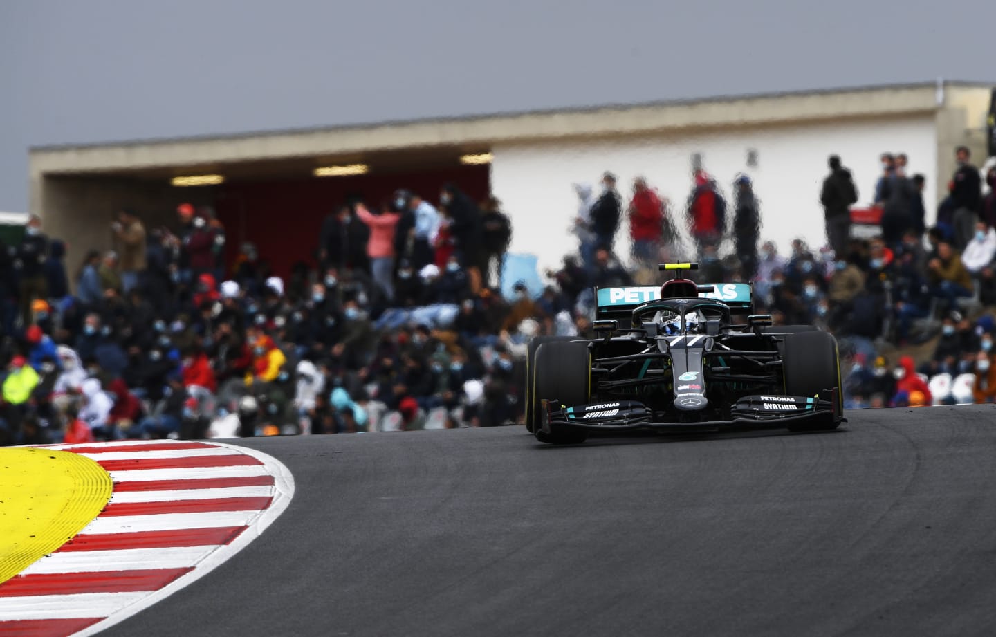 PORTIMAO, PORTUGAL - OCTOBER 25: Valtteri Bottas of Finland driving the (77) Mercedes AMG Petronas F1 Team Mercedes W11 on track during the F1 Grand Prix of Portugal at Autodromo Internacional do Algarve on October 25, 2020 in Portimao, Portugal. (Photo by Rudy Carezzevoli/Getty Images)