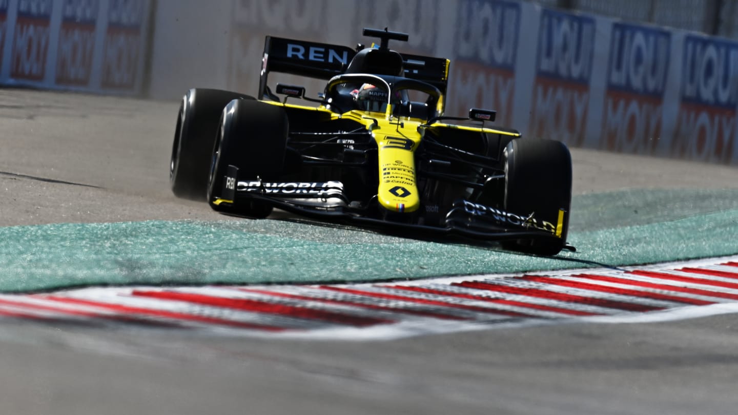 SOCHI, RUSSIA - SEPTEMBER 25: Daniel Ricciardo of Australia driving the (3) Renault Sport Formula One Team RS20 runs wide during practice ahead of the F1 Grand Prix of Russia at Sochi Autodrom on September 25, 2020 in Sochi, Russia. (Photo by Clive Mason - Formula 1/Formula 1 via Getty Images)