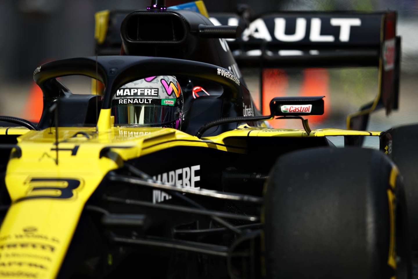SOCHI, RUSSIA - SEPTEMBER 26: Daniel Ricciardo of Australia driving the (3) Renault Sport Formula