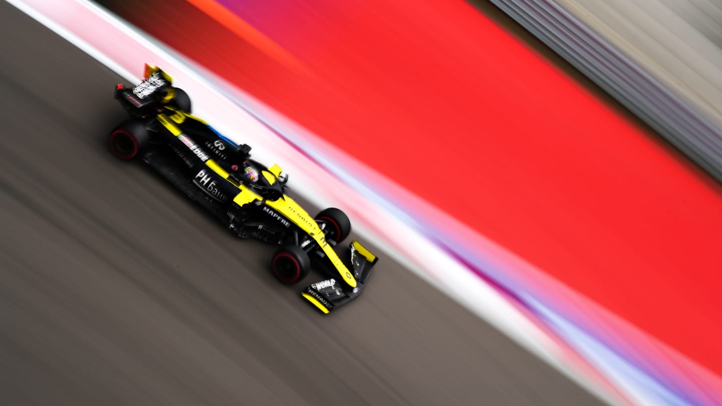 SOCHI, RUSSIA - SEPTEMBER 26: Daniel Ricciardo of Australia driving the (3) Renault Sport Formula