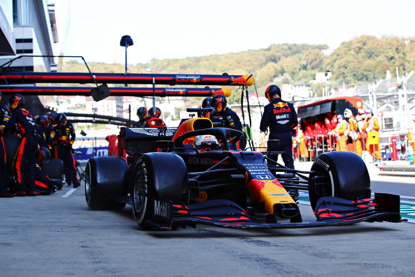 SOCHI, RUSSIA - SEPTEMBER 27: Max Verstappen of the Netherlands driving the (33) Aston Martin Red Bull Racing RB16 makes a pitstop during the F1 Grand Prix of Russia at Sochi Autodrom on September 27, 2020 in Sochi, Russia. (Photo by Mark Thompson/Getty Images)
