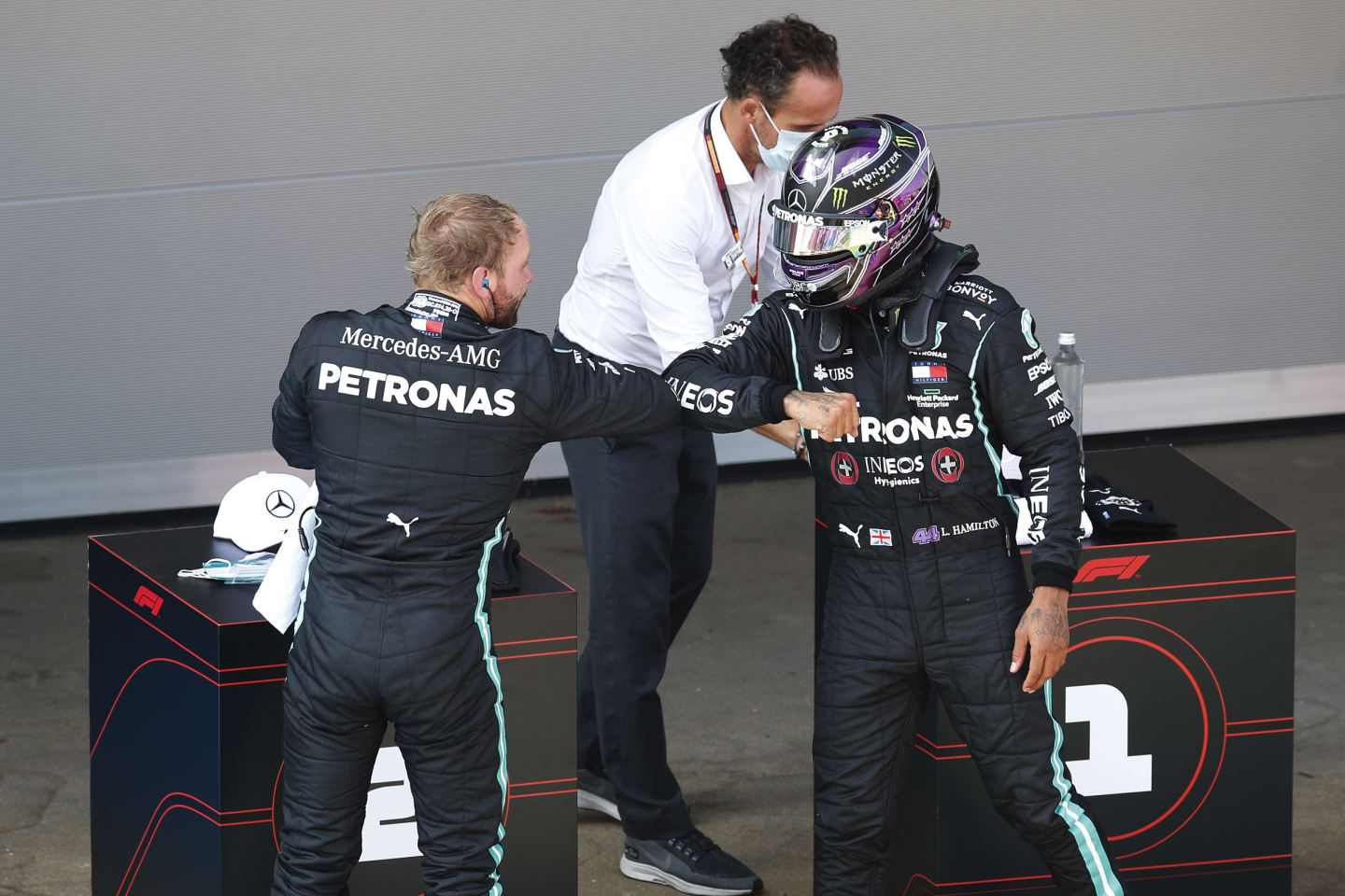 BARCELONA, SPAIN - AUGUST 15: Second placed qualifier Valtteri Bottas of Finland and Mercedes GP and Pole position qualifier Lewis Hamilton of Great Britain and Mercedes GP celebrate in parc ferme during qualifying for the F1 Grand Prix of Spain at Circuit de Barcelona-Catalunya on August 15, 2020 in Barcelona, Spain. (Photo by Alejandro Garcia/Pool via Getty Images)