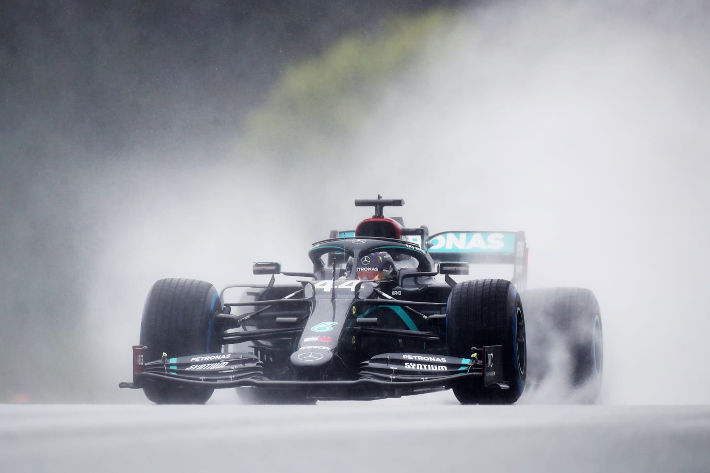 SPIELBERG, AUSTRIA - JULY 11: Lewis Hamilton of Great Britain driving the (44) Mercedes AMG Petronas F1 Team Mercedes W11 on track during qualifying for the Formula One Grand Prix of Styria at Red Bull Ring on July 11, 2020 in Spielberg, Austria. (Photo by Mark Thompson/Getty Images)