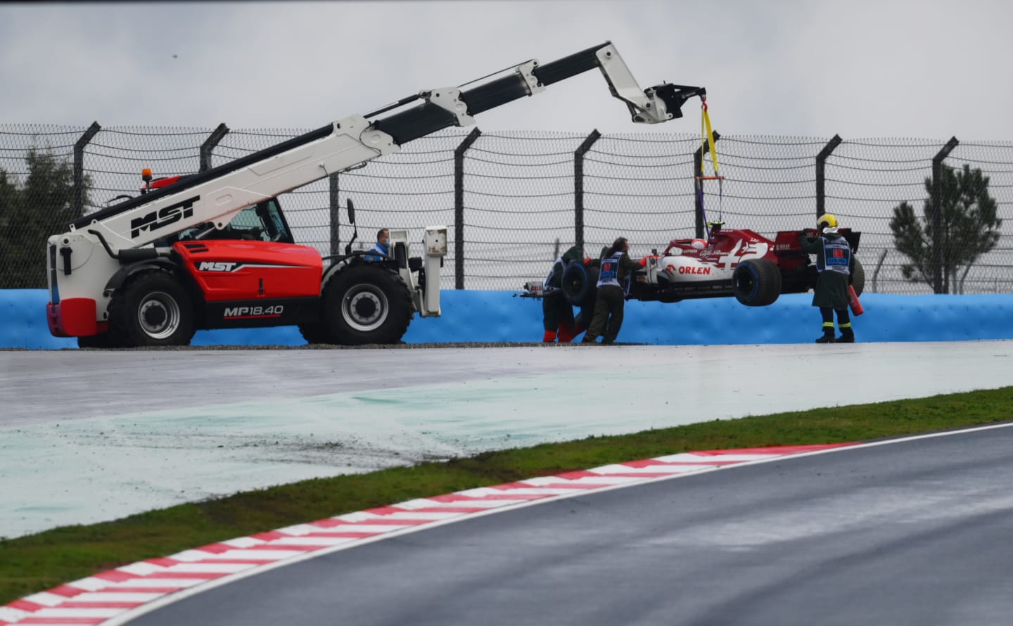 ISTANBUL, TURKEY - NOVEMBER 15: The car of Antonio Giovinazzi of Italy and Alfa Romeo Racing is removed from the track after spinning off on the way to the grid before the F1 Grand Prix of Turkey at Intercity Istanbul Park on November 15, 2020 in Istanbul, Turkey. (Photo by Clive Mason/Getty Images)