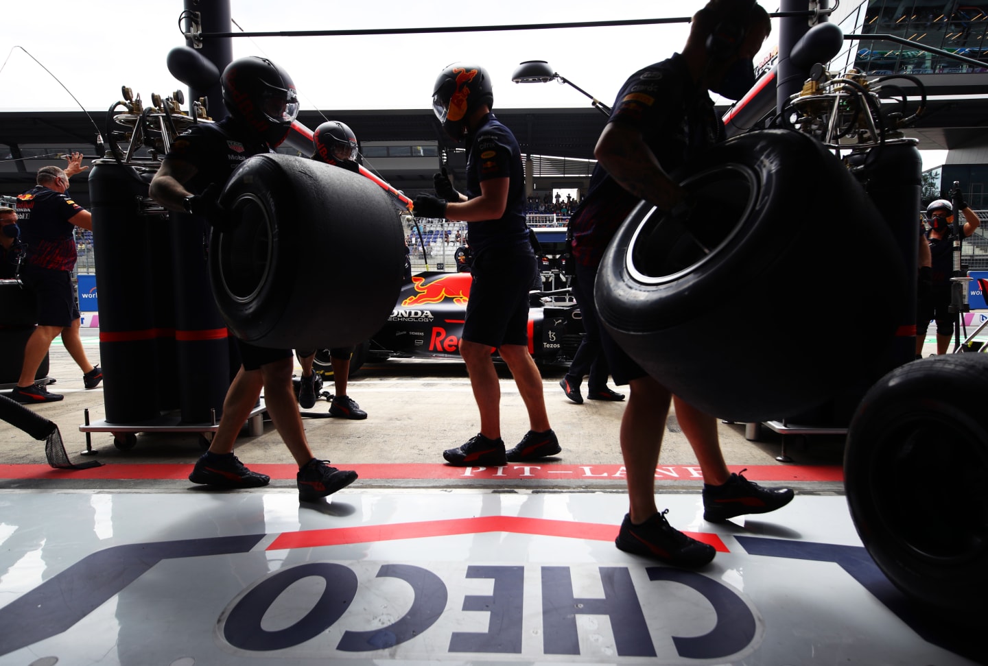 SPIELBERG, AUSTRIA - JULY 02: The Red Bull Racing team work in the garage during practice ahead of the F1 Grand Prix of Austria at Red Bull Ring on July 02, 2021 in Spielberg, Austria. (Photo by Mark Thompson/Getty Images)
