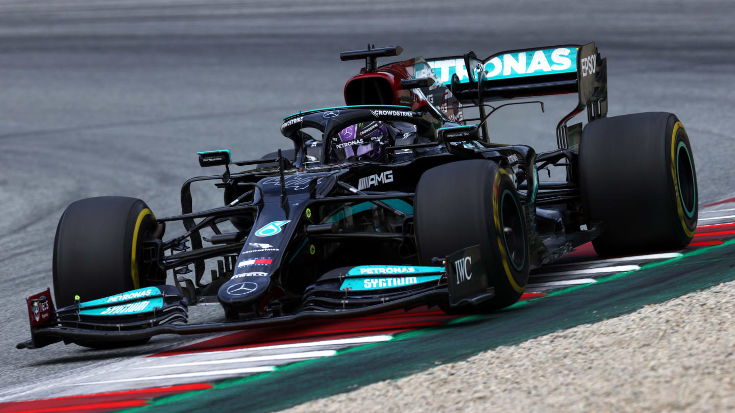 SPIELBERG, AUSTRIA - JULY 04: Lewis Hamilton of Great Britain driving the (44) Mercedes AMG Petronas F1 Team Mercedes W12 during the F1 Grand Prix of Austria at Red Bull Ring on July 04, 2021 in Spielberg, Austria. (Photo by Clive Mason - Formula 1/Formula 1 via Getty Images)