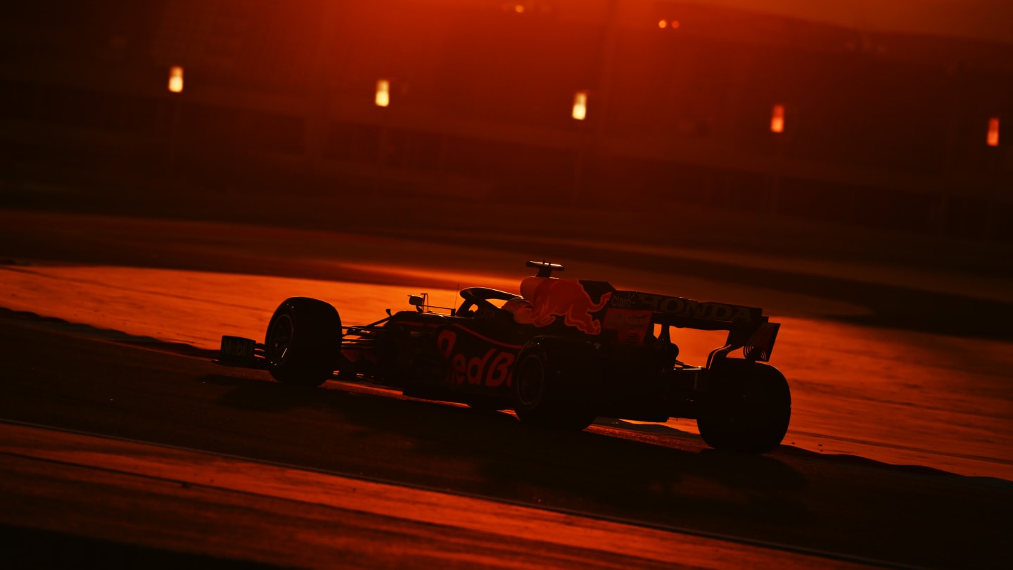Verstappen's Red Bull glows before he sets the benchmark on the final day