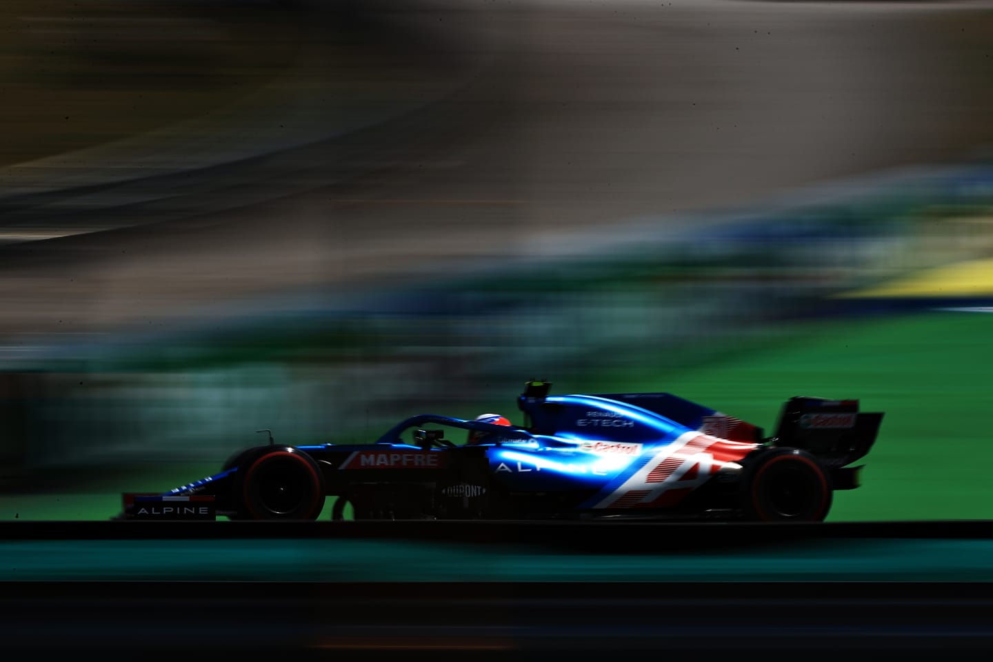 SAO PAULO, BRAZIL - NOVEMBER 13: Esteban Ocon of France driving the (31) Alpine A521 Renault during practice ahead of the F1 Grand Prix of Brazil at Autodromo Jose Carlos Pace on November 13, 2021 in Sao Paulo, Brazil. (Photo by Buda Mendes/Getty Images)