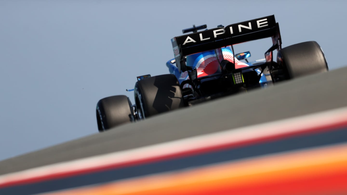 ZANDVOORT, NETHERLANDS - SEPTEMBER 03: Fernando Alonso of Spain driving the (14) Alpine A521 Renault during practice ahead of the F1 Grand Prix of The Netherlands at Circuit Zandvoort on September 03, 2021 in Zandvoort, Netherlands. (Photo by Clive Rose - Formula 1/Formula 1 via Getty Images)