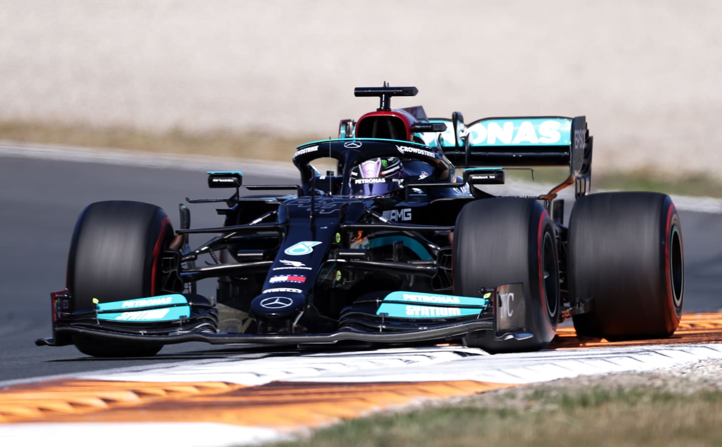 ZANDVOORT, NETHERLANDS - SEPTEMBER 05: Lewis Hamilton of Great Britain driving the (44) Mercedes AMG Petronas F1 Team Mercedes W12 during the F1 Grand Prix of The Netherlands at Circuit Zandvoort on September 05, 2021 in Zandvoort, Netherlands. (Photo by Lars Baron/Getty Images)
