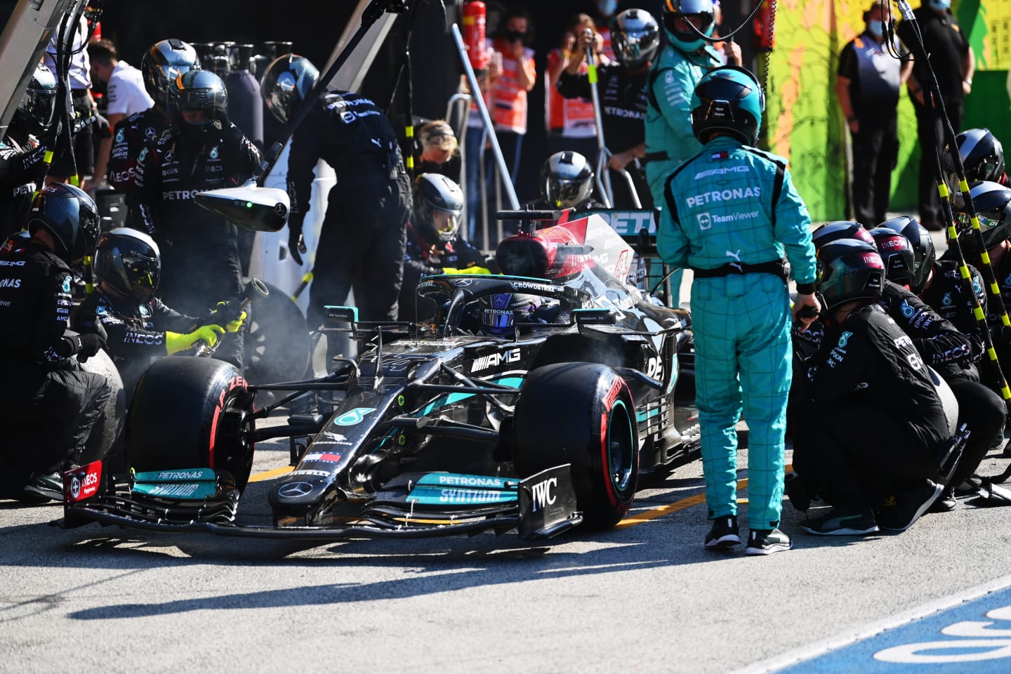 ZANDVOORT, NETHERLANDS - SEPTEMBER 05: Lewis Hamilton of Great Britain driving the (44) Mercedes AMG Petronas F1 Team Mercedes W12 makes a pitstop during the F1 Grand Prix of The Netherlands at Circuit Zandvoort on September 05, 2021 in Zandvoort, Netherlands. (Photo by Dan Mullan/Getty Images)