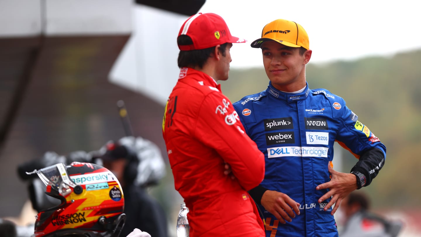 SOCHI, RUSSIA - SEPTEMBER 25: Pole position qualifier Lando Norris of Great Britain and McLaren F1 talks with second place qualifier Carlos Sainz of Spain and Ferrari in parc ferme during qualifying ahead of the F1 Grand Prix of Russia at Sochi Autodrom on September 25, 2021 in Sochi, Russia. (Photo by Dan Istitene - Formula 1/Formula 1 via Getty Images)