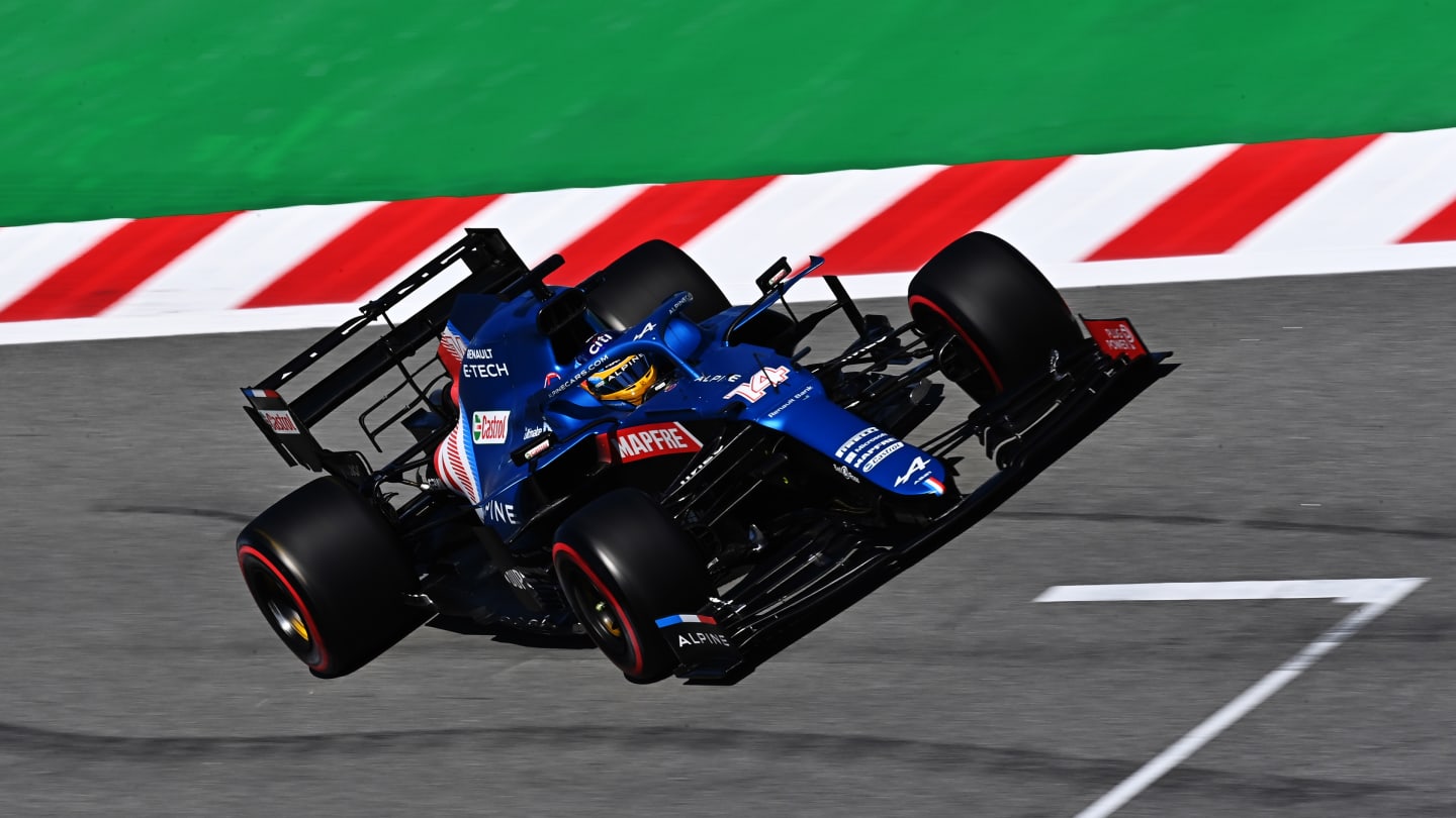BARCELONA, SPAIN - MAY 08: Fernando Alonso of Spain driving the (14) Alpine A521 Renault on track during qualifying for the F1 Grand Prix of Spain at Circuit de Barcelona-Catalunya on May 08, 2021 in Barcelona, Spain. (Photo by Clive Mason - Formula 1/Formula 1 via Getty Images)
