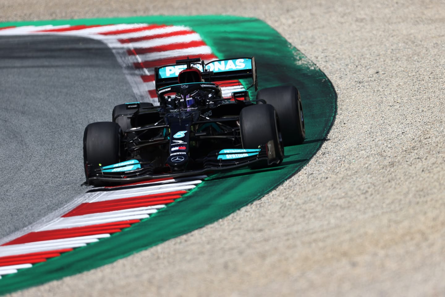 SPIELBERG, AUSTRIA - JUNE 27: Lewis Hamilton of Great Britain driving the (44) Mercedes AMG Petronas F1 Team Mercedes W12 during the F1 Grand Prix of Styria at Red Bull Ring on June 27, 2021 in Spielberg, Austria. (Photo by Clive Rose/Getty Images)