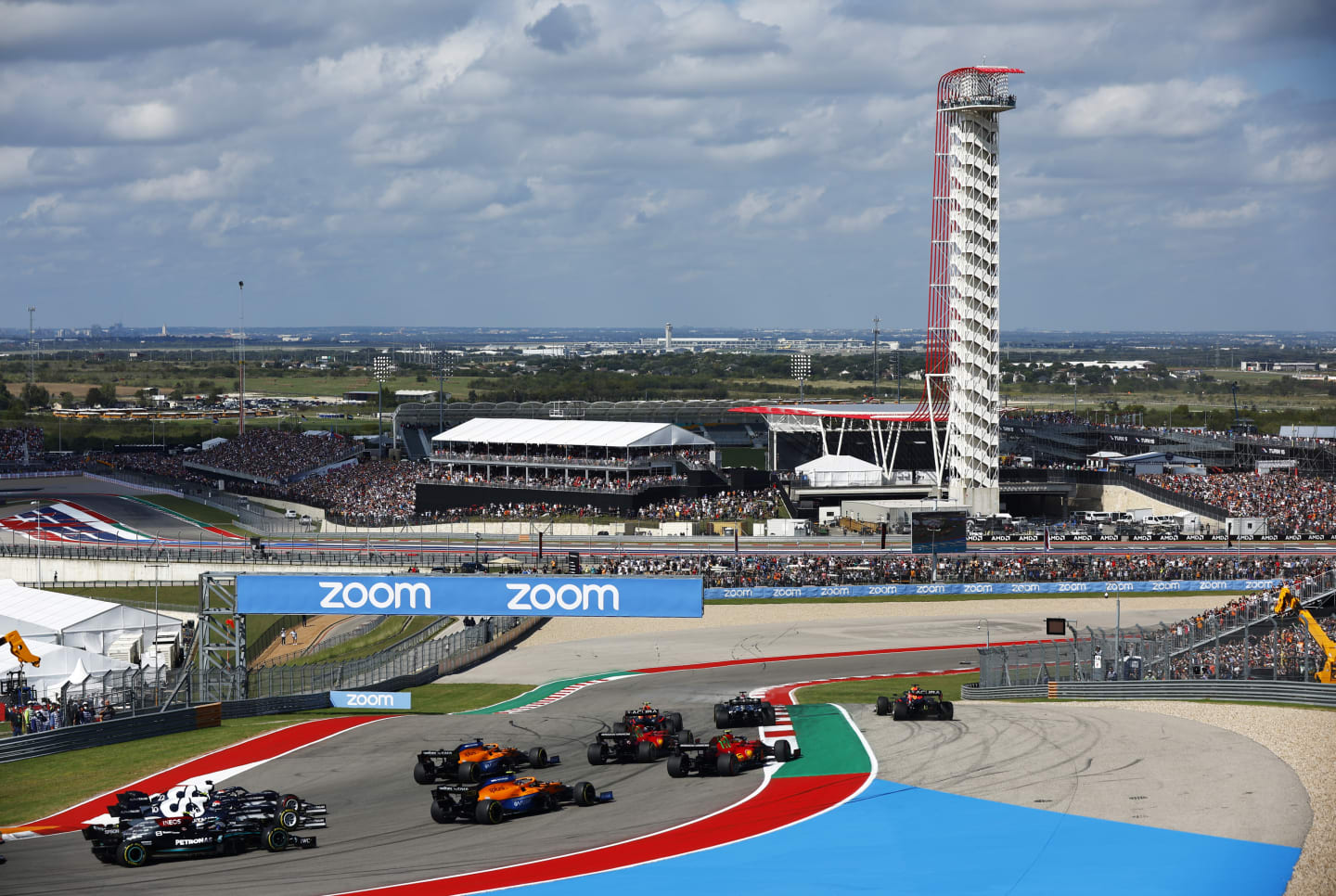 AUSTIN, TEXAS - OCTOBER 24: A general view of the start as Max Verstappen of the Netherlands