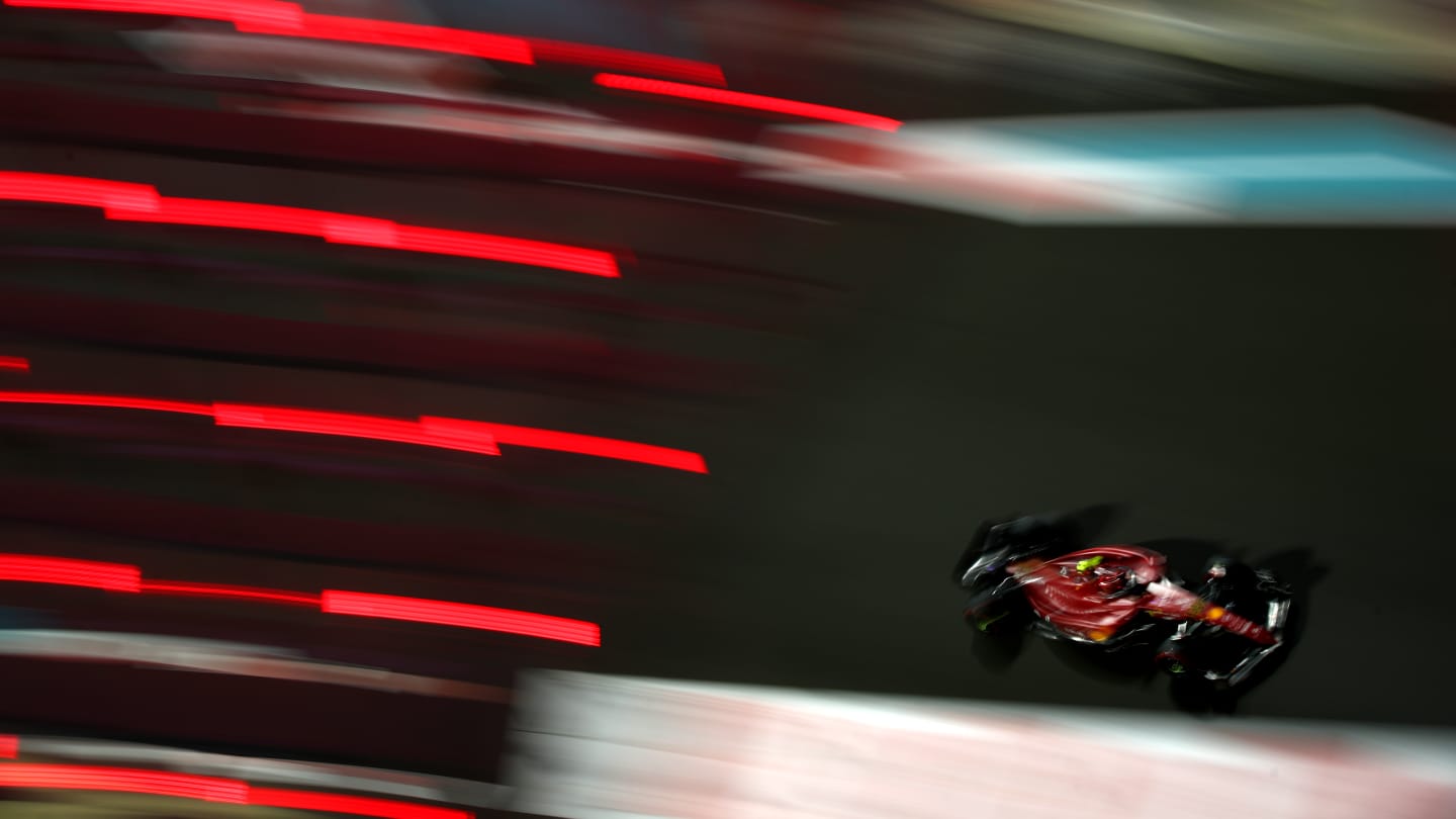ABU DHABI, UNITED ARAB EMIRATES - NOVEMBER 18: Carlos Sainz of Spain driving (55) the Ferrari F1-75