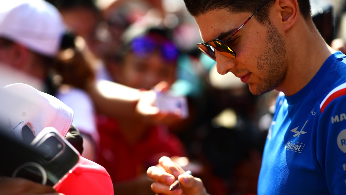ABU DHABI, UNITED ARAB EMIRATES - NOVEMBER 19: Esteban Ocon of France and Alpine F1 interacts with the fans prior to final practice ahead of the F1 Grand Prix of Abu Dhabi at Yas Marina Circuit on November 19, 2022 in Abu Dhabi, United Arab Emirates. (Photo by Mario Renzi - Formula 1/Formula 1 via Getty Images)