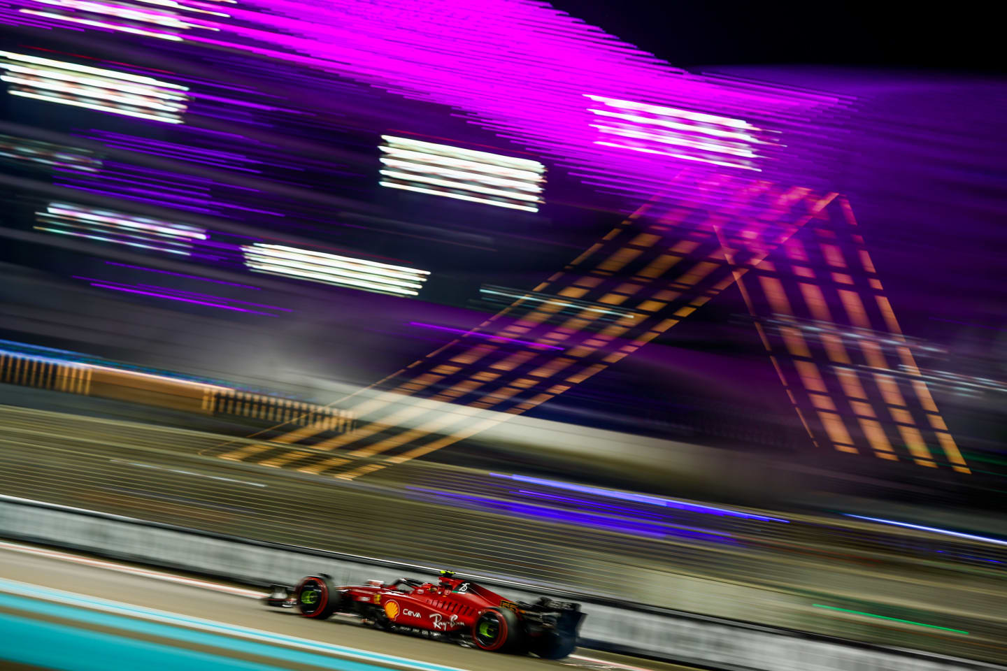 ABU DHABI, UNITED ARAB EMIRATES - NOVEMBER 19: Carlos Sainz of Spain driving (55) the Ferrari F1-75