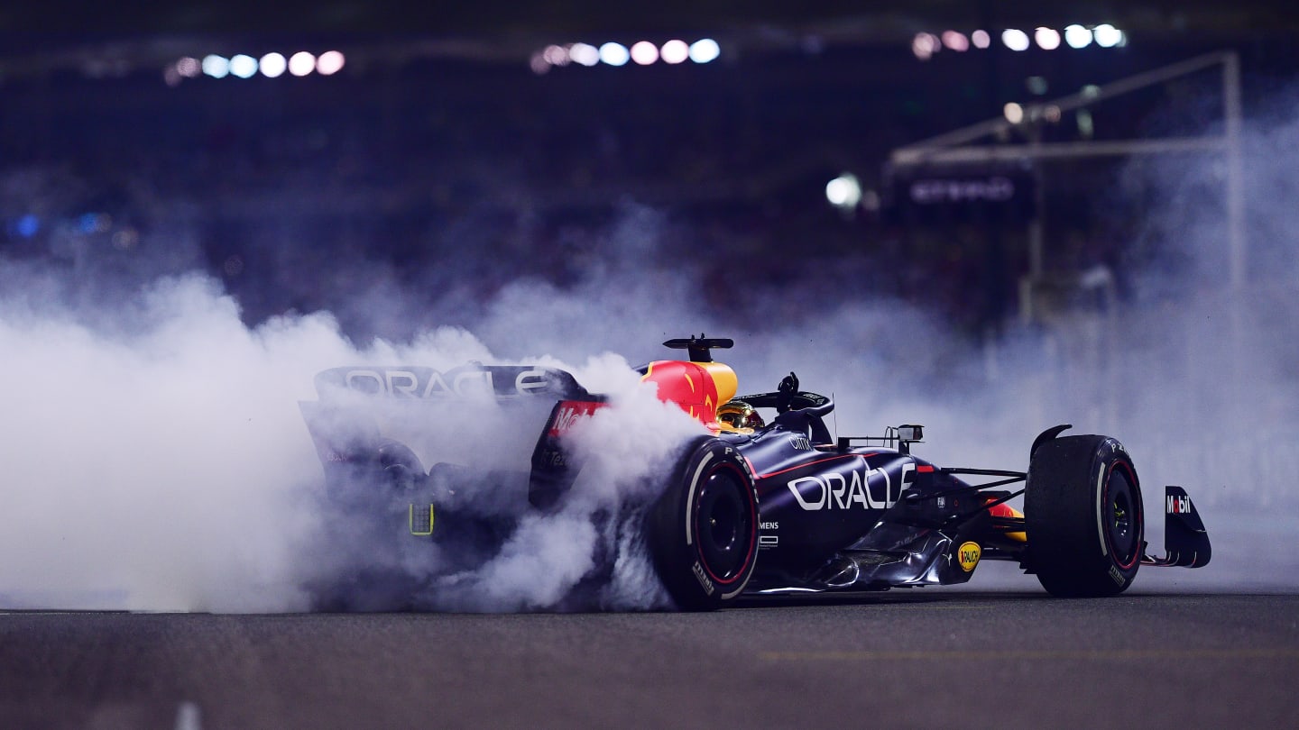 ABU DHABI, UNITED ARAB EMIRATES - NOVEMBER 20: Race winner Max Verstappen of the Netherlands driving the (1) Oracle Red Bull Racing RB18 performs a celebratory donut during the F1 Grand Prix of Abu Dhabi at Yas Marina Circuit on November 20, 2022 in Abu Dhabi, United Arab Emirates. (Photo by Mario Renzi - Formula 1/Formula 1 via Getty Images)