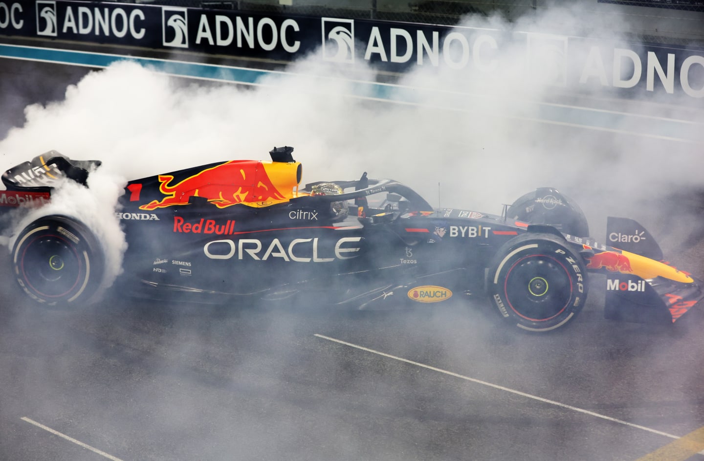ABU DHABI, UNITED ARAB EMIRATES - NOVEMBER 20: Race winner Max Verstappen of the Netherlands driving the (1) Oracle Red Bull Racing RB18 performs a celebratory donut during the F1 Grand Prix of Abu Dhabi at Yas Marina Circuit on November 20, 2022 in Abu Dhabi, United Arab Emirates. (Photo by Mark Thompson/Getty Images)