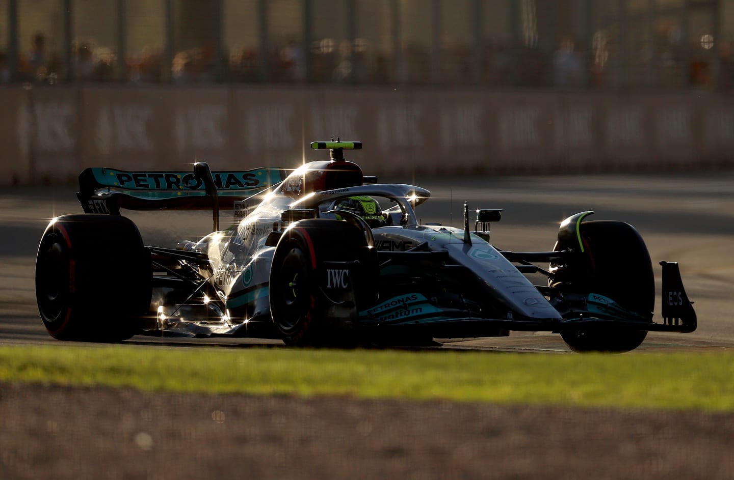 MELBOURNE, AUSTRALIA - APRIL 09: Lewis Hamilton of Great Britain driving the (44) Mercedes AMG Petronas F1 Team W13 on track during qualifying ahead of the F1 Grand Prix of Australia at Melbourne Grand Prix Circuit on April 09, 2022 in Melbourne, Australia. (Photo by Robert Cianflone/Getty Images)