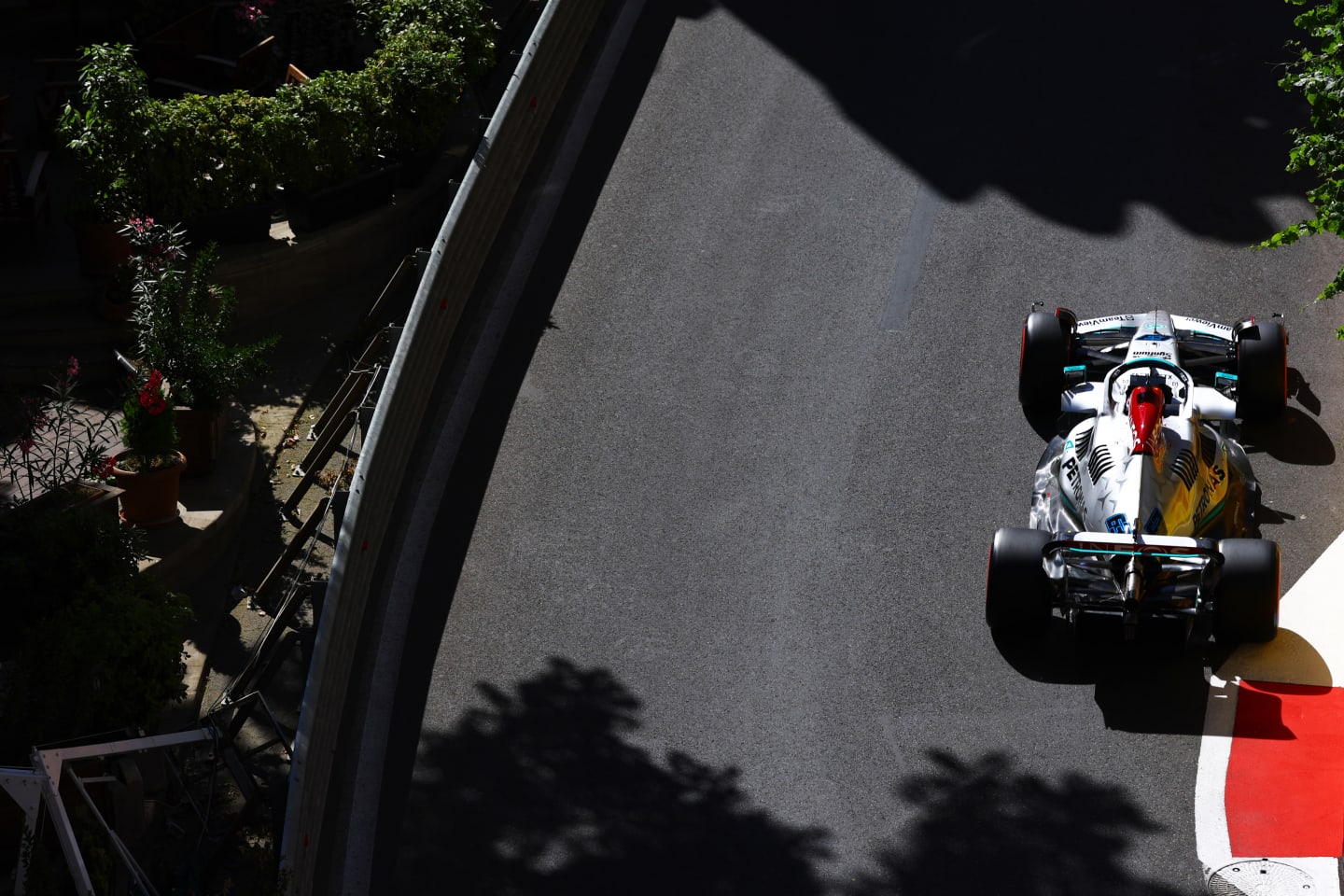 BAKU, AZERBAIJAN - JUNE 11: George Russell of Great Britain driving the (63) Mercedes AMG Petronas F1 Team W13 on track during final practice ahead of the F1 Grand Prix of Azerbaijan at Baku City Circuit on June 11, 2022 in Baku, Azerbaijan. (Photo by Mark Thompson/Getty Images)