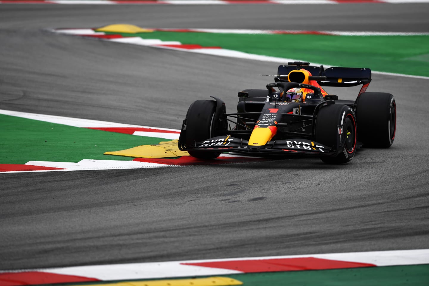 BARCELONA, SPAIN - FEBRUARY 25: Max Verstappen of the Netherlands driving the (1) Oracle Red Bull Racing RB18 during Day Three of F1 Testing at Circuit de Barcelona-Catalunya on February 25, 2022 in Barcelona, Spain. (Photo by Rudy Carezzevoli/Getty Images)