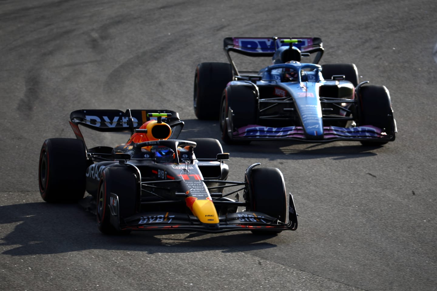 SAO PAULO, BRAZIL - NOVEMBER 12: Sergio Perez of Mexico driving the (11) Oracle Red Bull Racing RB18 leads Esteban Ocon of France driving the (31) Alpine F1 A522 Renault during the Sprint ahead of the F1 Grand Prix of Brazil at Autodromo Jose Carlos Pace on November 12, 2022 in Sao Paulo, Brazil. (Photo by Jared C. Tilton/Getty Images)