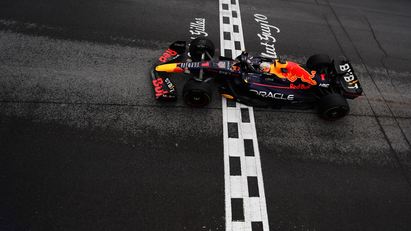 MONTREAL, QUEBEC - JUNE 18: Max Verstappen of the Netherlands driving the (1) Oracle Red Bull Racing RB18 in the wet during qualifying ahead of the F1 Grand Prix of Canada at Circuit Gilles Villeneuve on June 18, 2022 in Montreal, Quebec. (Photo by Mario Renzi - Formula 1/Formula 1 via Getty Images)