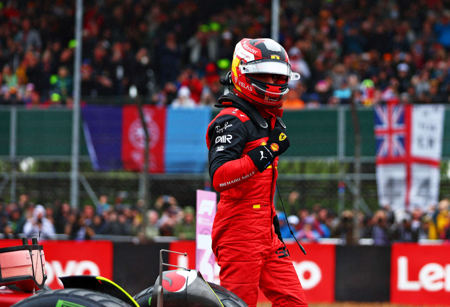 NORTHAMPTON, ENGLAND - JULY 02: Pole position qualifier Carlos Sainz of Spain and Ferrari celebrates in parc ferme during qualifying ahead of the F1 Grand Prix of Great Britain at Silverstone on July 02, 2022 in Northampton, England. (Photo by Mark Thompson/Getty Images)