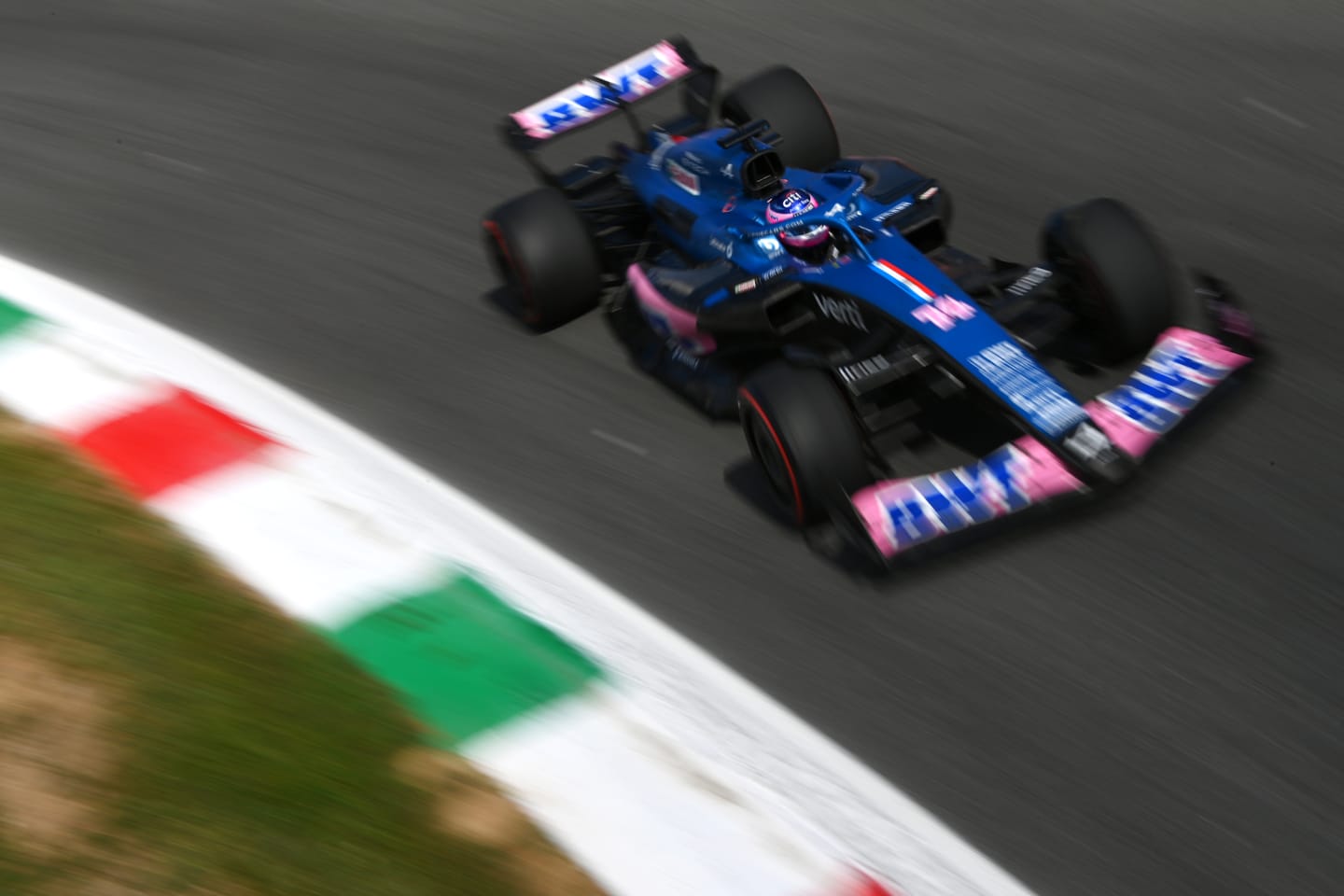 MONZA, ITALY - SEPTEMBER 09: Fernando Alonso of Spain driving the (14) Alpine F1 A522 Renault on track during practice ahead of the F1 Grand Prix of Italy at Autodromo Nazionale Monza on September 09, 2022 in Monza, Italy. (Photo by Dan Mullan/Getty Images)