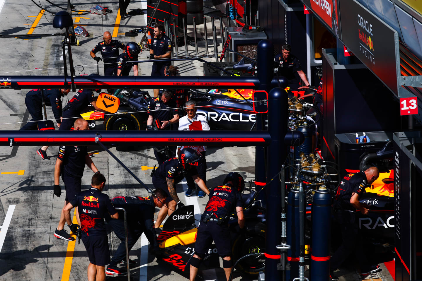 MONZA, ITALY - SEPTEMBER 09: The Red Bull Racing team work in the Pitlane during practice ahead of the F1 Grand Prix of Italy at Autodromo Nazionale Monza on September 09, 2022 in Monza, Italy. (Photo by Mark Thompson/Getty Images)
