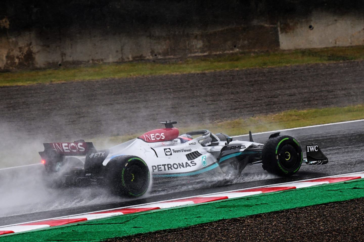 SUZUKA, JAPAN - OCTOBER 09: George Russell of Great Britain driving the (63) Mercedes AMG Petronas F1 Team W13 on track during the F1 Grand Prix of Japan at Suzuka International Racing Course on October 09, 2022 in Suzuka, Japan. (Photo by Clive Mason/Getty Images)