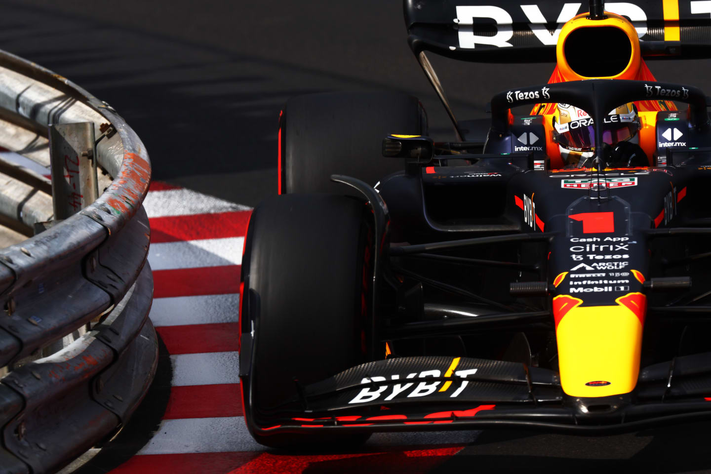 MONTE-CARLO, MONACO - MAY 28: Max Verstappen of the Netherlands driving the (1) Oracle Red Bull Racing RB18 on track during qualifying ahead of the F1 Grand Prix of Monaco at Circuit de Monaco on May 28, 2022 in Monte-Carlo, Monaco. (Photo by Mark Thompson/Getty Images)