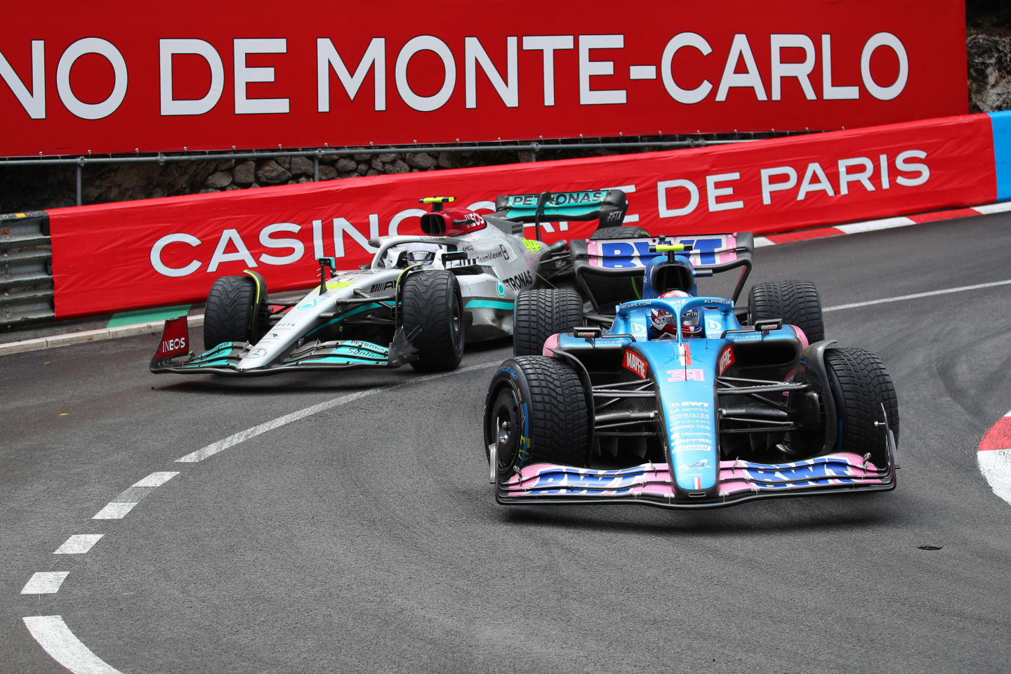 MONTE-CARLO, MONACO - MAY 29: Esteban Ocon of France driving the (31) Alpine F1 A522 Renault leads