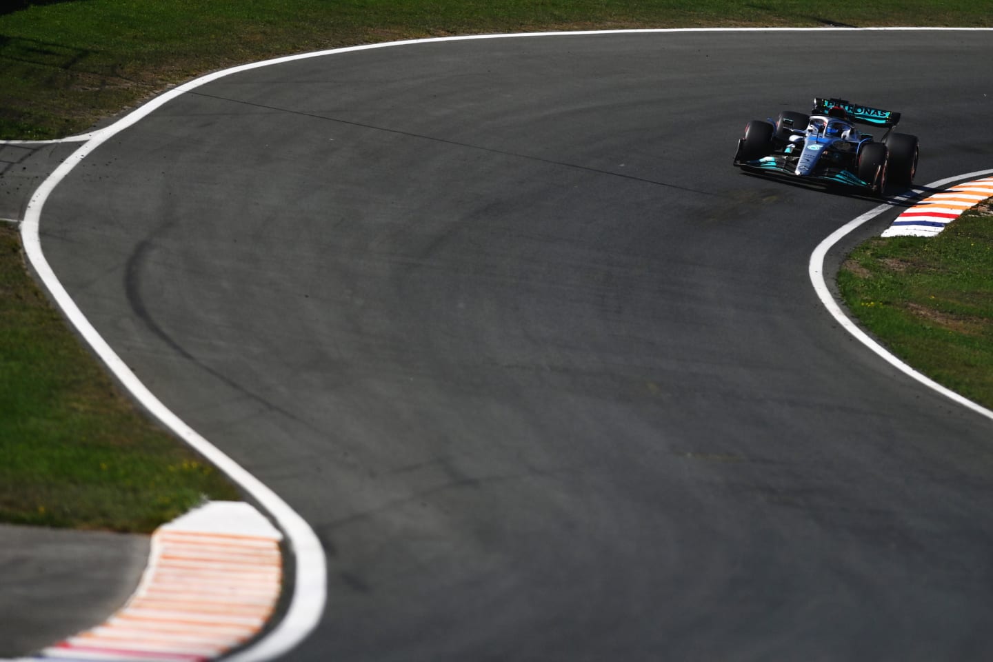 ZANDVOORT, NETHERLANDS - SEPTEMBER 03: George Russell of Great Britain driving the (63) Mercedes AMG Petronas F1 Team W13 on track during final practice ahead of the F1 Grand Prix of The Netherlands at Circuit Zandvoort on September 03, 2022 in Zandvoort, Netherlands. (Photo by Dan Mullan/Getty Images)