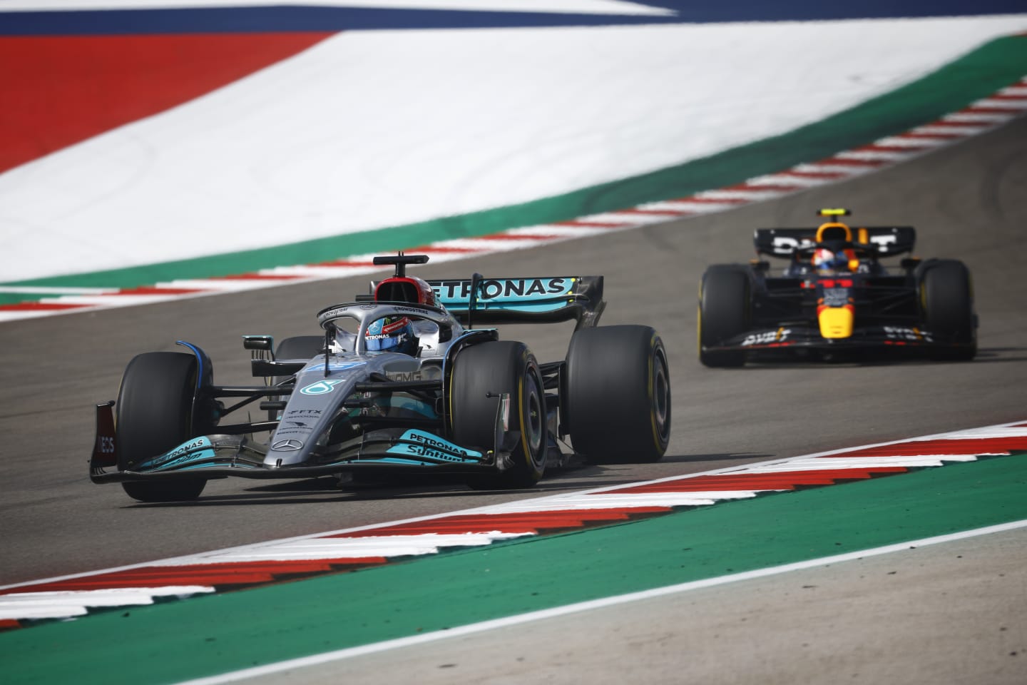 AUSTIN, TEXAS - OCTOBER 23: George Russell of Great Britain driving the (63) Mercedes AMG Petronas F1 Team W13 leads Sergio Perez of Mexico driving the (11) Oracle Red Bull Racing RB18 on trackduring the F1 Grand Prix of USA at Circuit of The Americas on October 23, 2022 in Austin, Texas. (Photo by Chris Graythen/Getty Images)