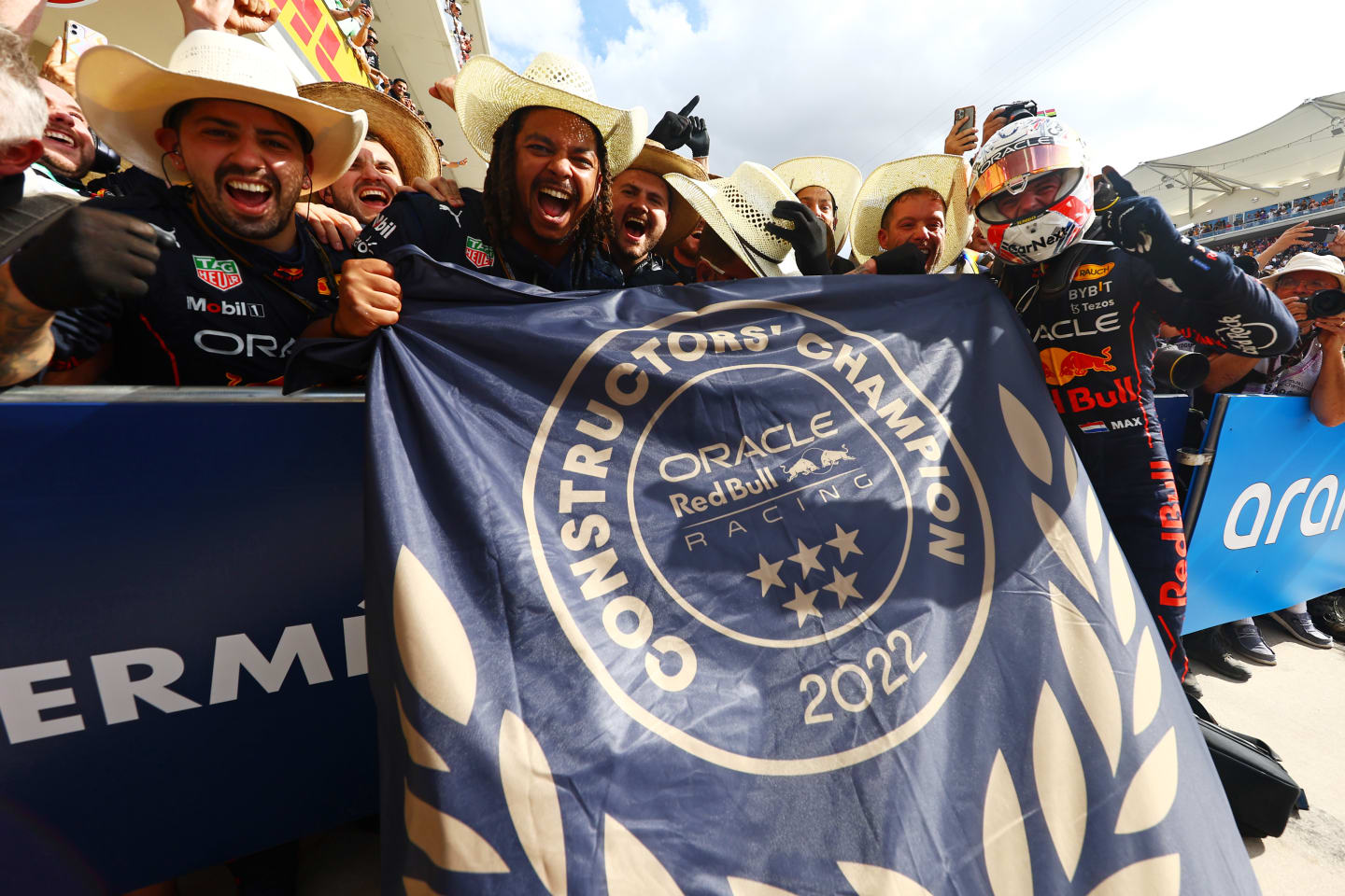 AUSTIN, TEXAS - OCTOBER 23: Race winner Max Verstappen of the Netherlands and Oracle Red Bull Racing celebrates in parc ferme with teammates after winning the Constructors championship following the F1 Grand Prix of USA at Circuit of The Americas on October 23, 2022 in Austin, Texas. (Photo by Mark Thompson/Getty Images)