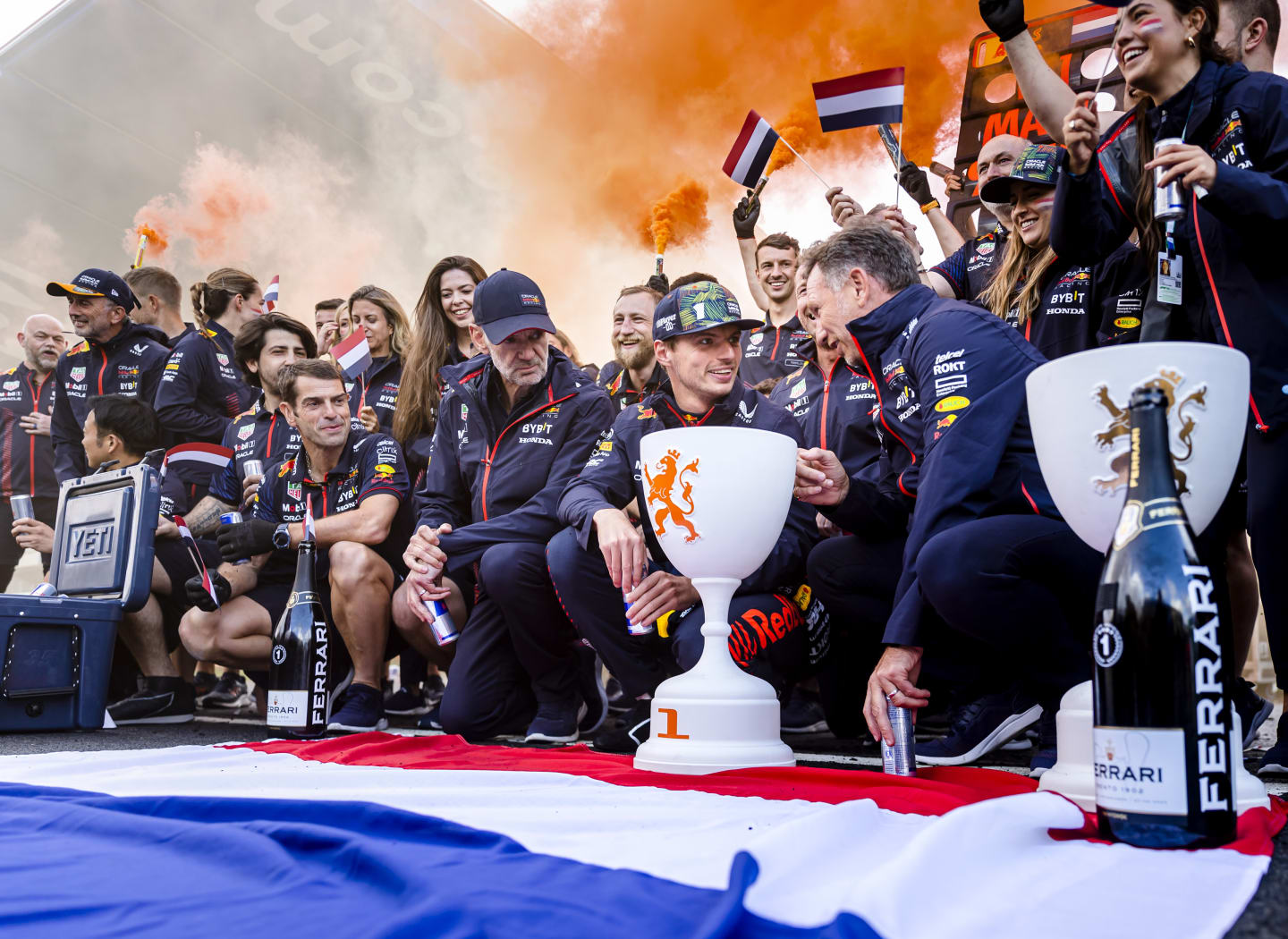 ZANDVOORT - Max Verstappen (Red Bull Racing) celebrates victory with his team after the F1 Grand