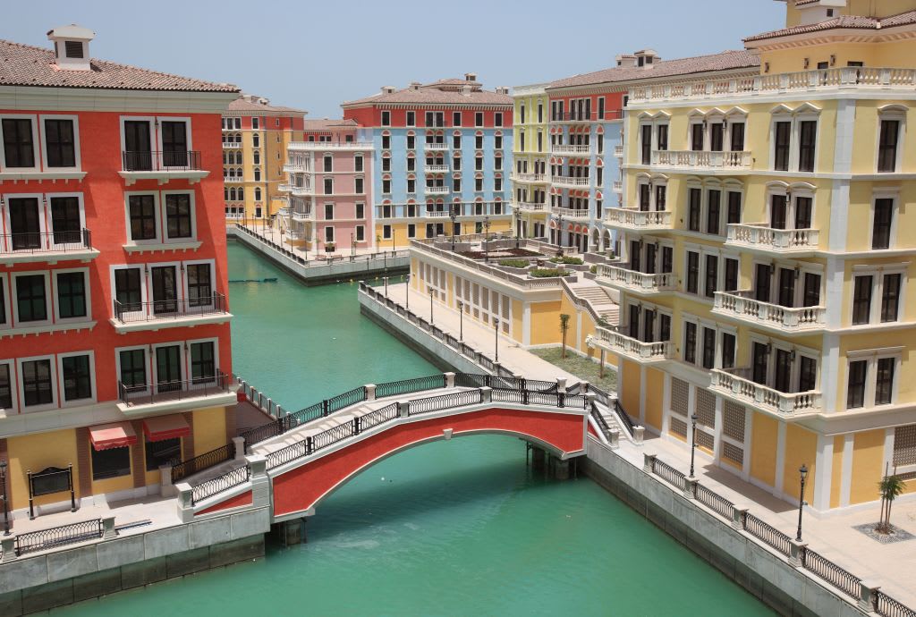 With its colourful Venetian character, Qanat Quartier is carefully planned around intricate canals