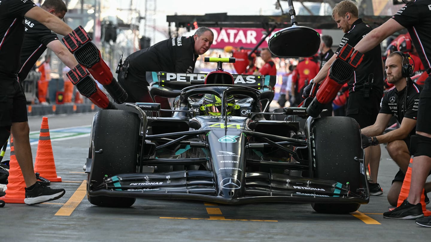 mercedes-pits-singapore-2023.png