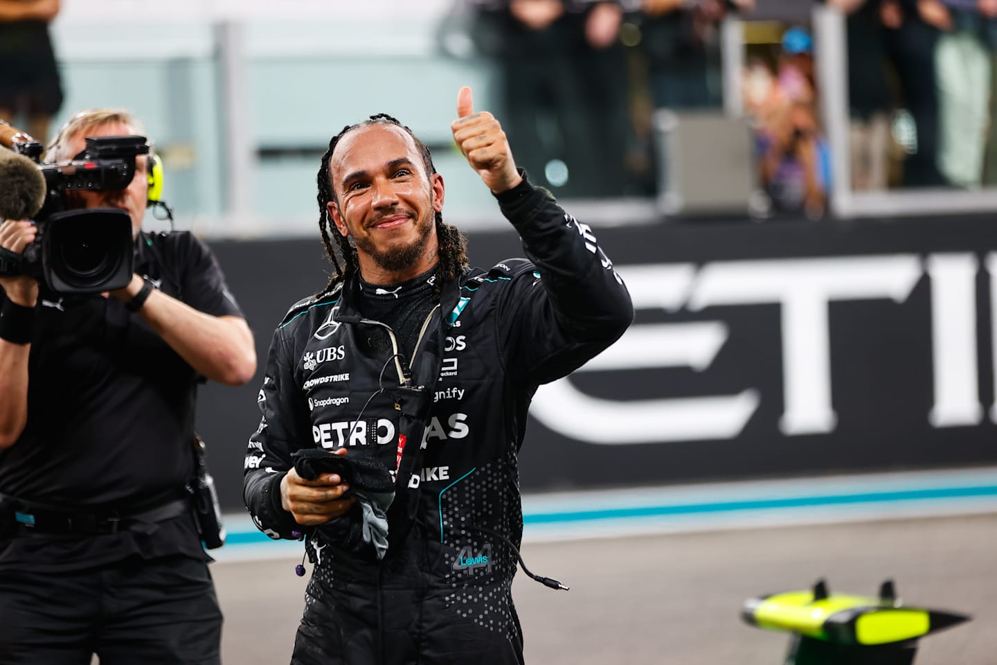CIRCUITO DE YAS MARINA, EMIRATOS ÁRABES UNIDOS - 08 DE DICIEMBRE: Sir Lewis Hamilton, Mercedes-AMG F1 Team,
