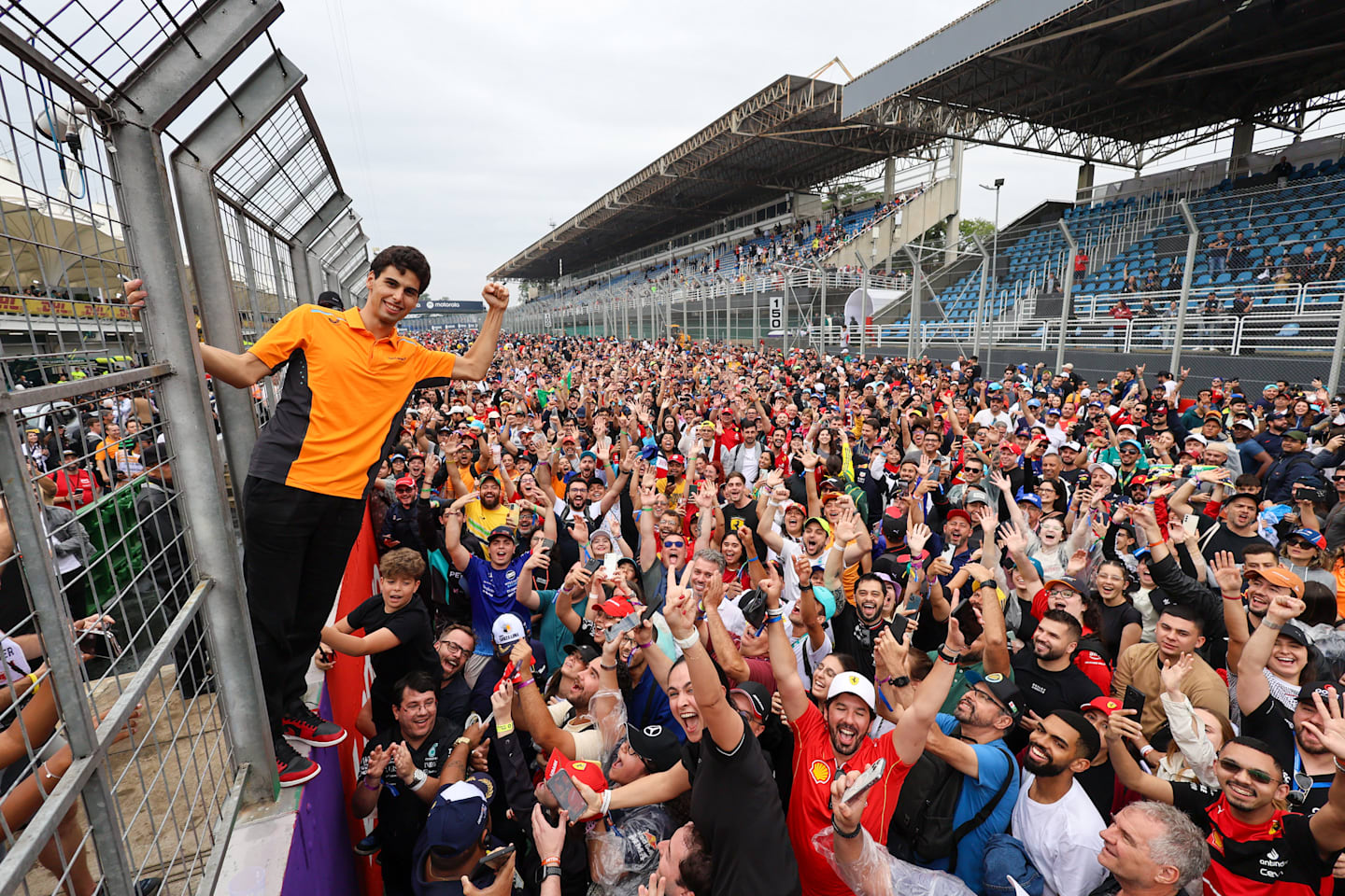F2 driver Gabriel Bortoleto is with F1 fans during the Formula 1 Lenovo Grande Premio De Sao Paulo