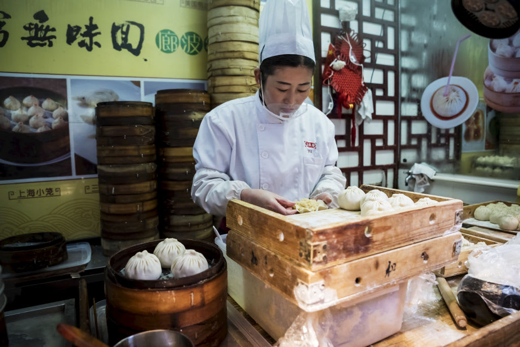 Nanxiang Bun Shop, famous for its Xiao Long Bao or soup dumplings, Yuyuan. Shanghai, China. (Photo