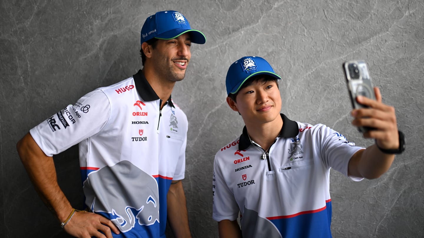 ricciardo-tsunoda-phone-1.png