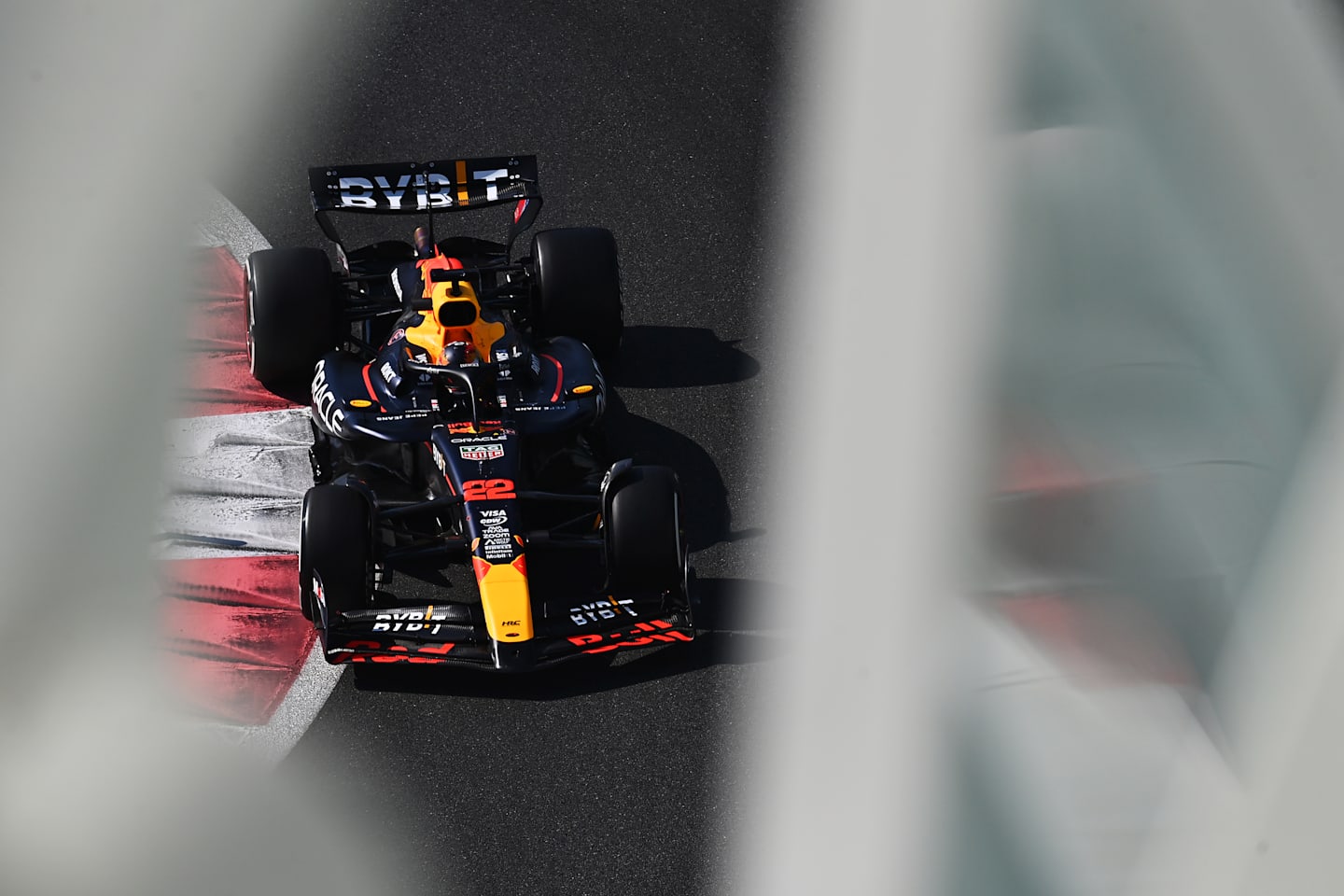 ABU DHABI, UNITED ARAB EMIRATES - DECEMBER 10: Yuki Tsunoda of Japan driving the (22) Oracle Red