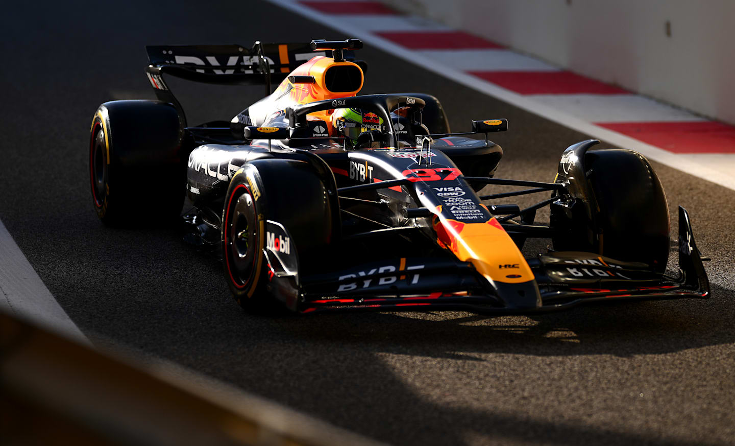 ABU DHABI, UNITED ARAB EMIRATES - DECEMBER 10:  Isack Hadjar of France driving the (37) Oracle Red