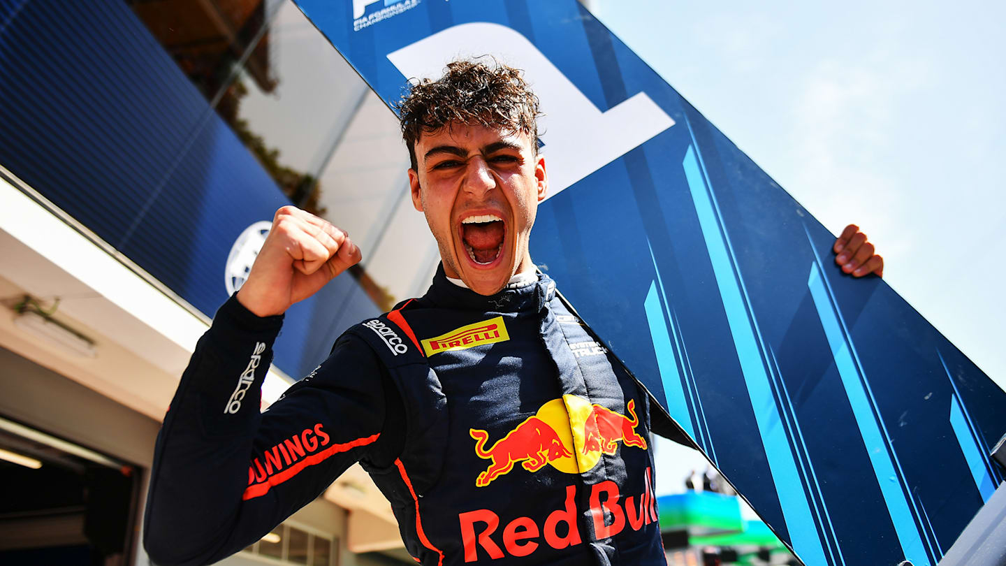 F2: Arvid Lindblad dominates in Barcelona to claim Feature Race victory for Campos Racing | Formula 1®