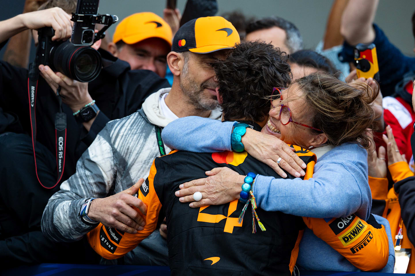 MELBOURNE, AUSTRALIA - MARCH 16: Lando Norris of Great Britain and McLaren embraces his parents,